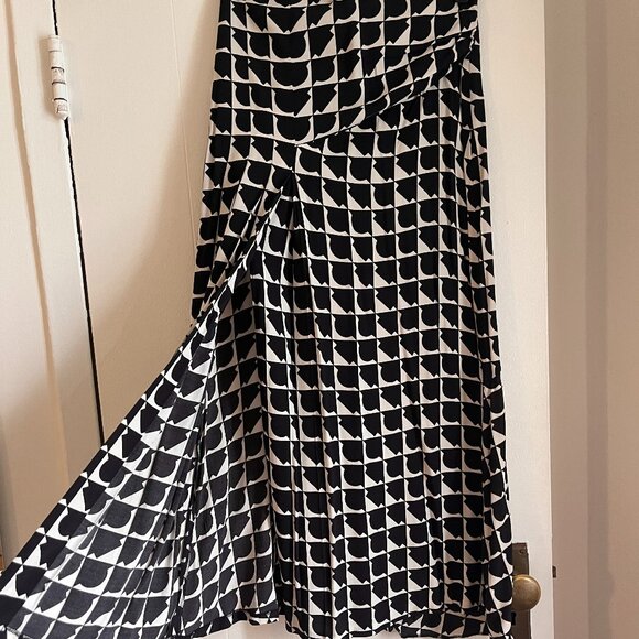 Zara Geometric Skirt with Front Slit - Picture 1 of 6